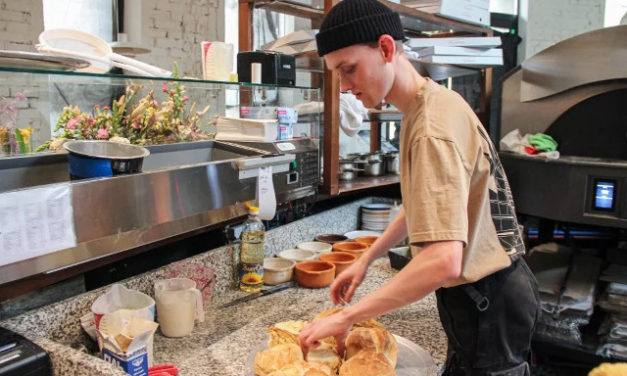 Reconversion des restaurants « branchés» de Kyiv : Ils cuisinent désormais pour l’armée, les hôpitaux et les personnes âgées